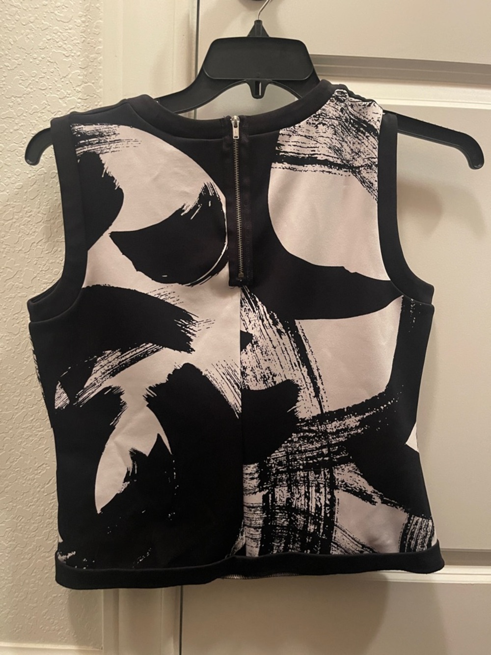 Worthington Black & White Brushstroke Sleeveless Top